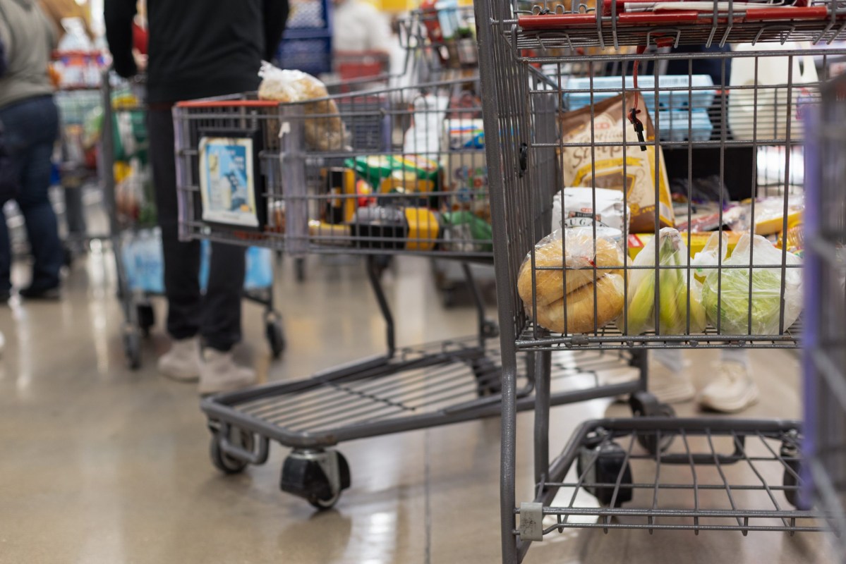 Customers stock up on groceries at an Austin H-E-B on Jan. 13, 2024.