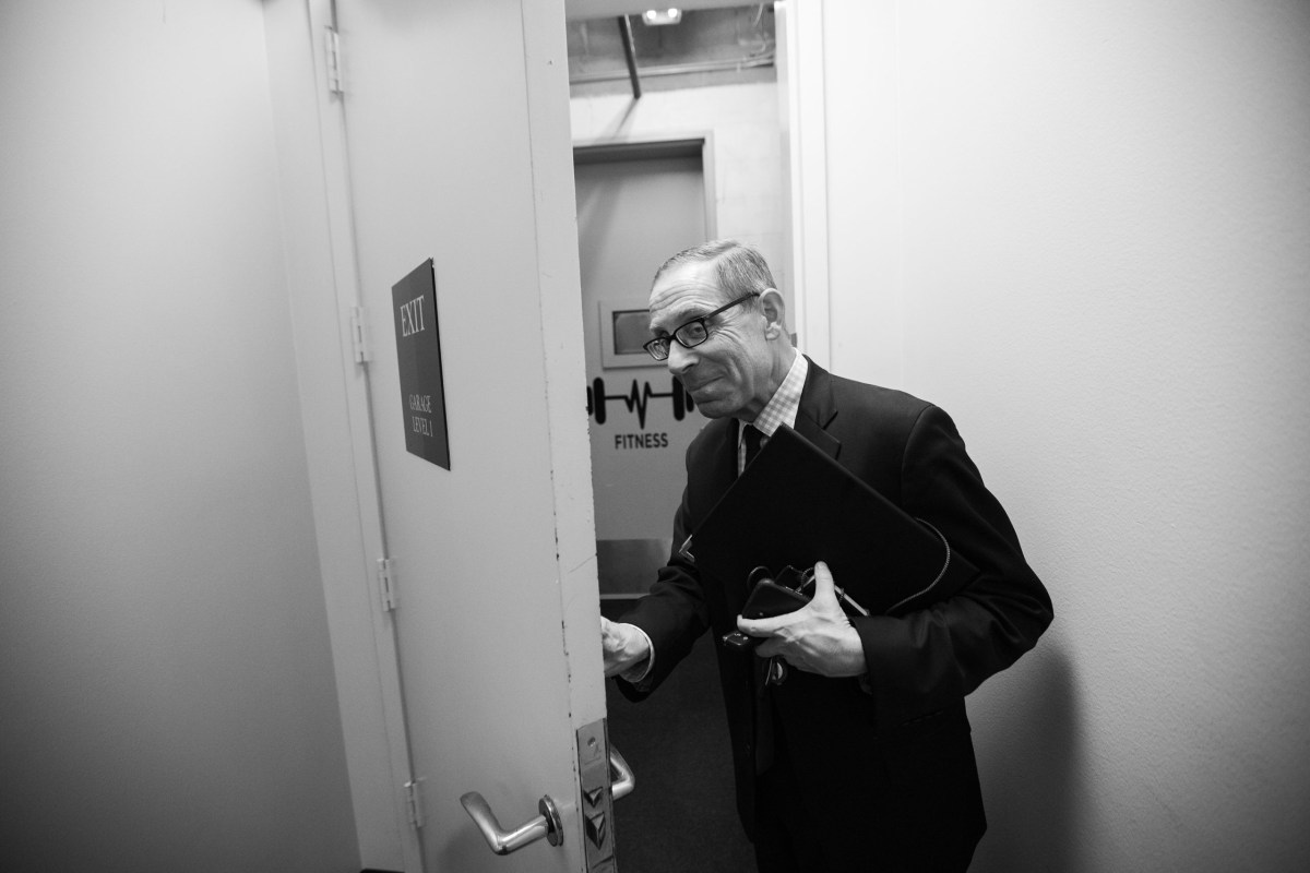 Evan Smith leaving the Tribune office after the conclusion of the 2022 Texas Tribune Festival on Sept. 24.